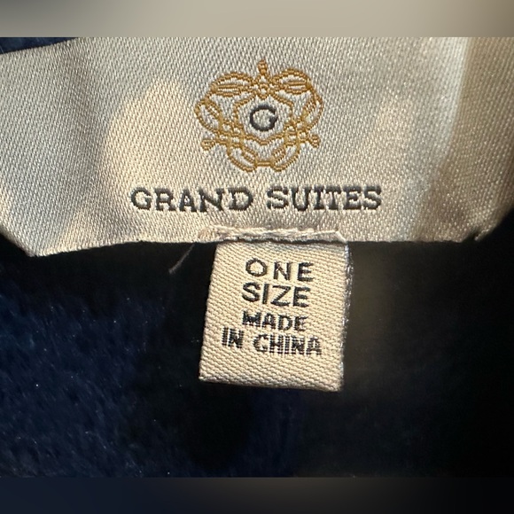 NEW Grand Suites Luxurious Plush Faux Fur wrap - One Size - Picture 6 of 9
